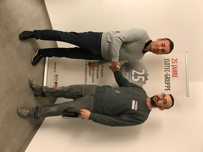 Begrüßung von Marc Schillinger, techn. Mitarbeiter durch Inhaber Thomas Walzer Begrüßung von Marc Schillinger, techn. Mitarbeiter durch Inhaber Thomas Walzer des ISOTEC-Fachbetriebs Kenzingen