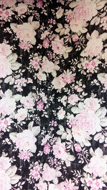 Trendfarben 2017 müssen zum Wohnstil passen Trendfarben 2017 mit floralen Mustern Wohlfühleffekte schaffen und voll im Trend liegen