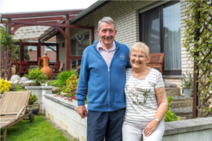 Richtige Bepflanzung für den Ost-Balkon Auf dem Balkon frühstücken auf der Ostseite.