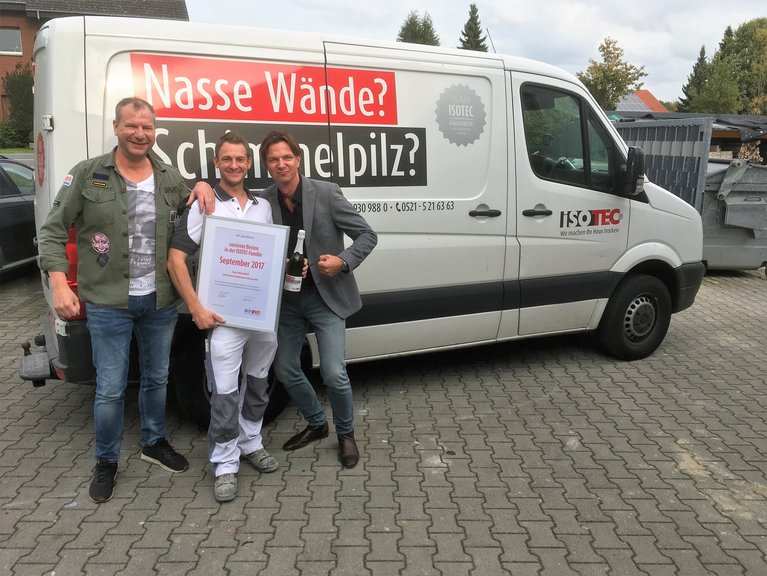Unser Bester Tobias Althoff in der Mitte mit den Geschäftsführern von Waltermann & Zwiener