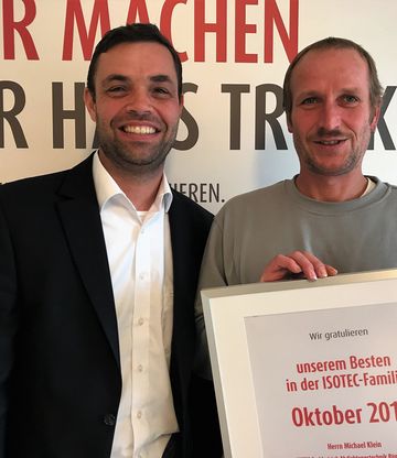 Unser Bester in der ISOTEC-Familie Unser Bester Michael Klein mit dem Geschäftsführer Henrik Rüger